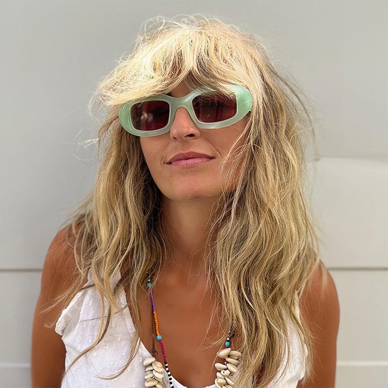 Dame Modisk solbrille med myk, buet ramme Luvikno
