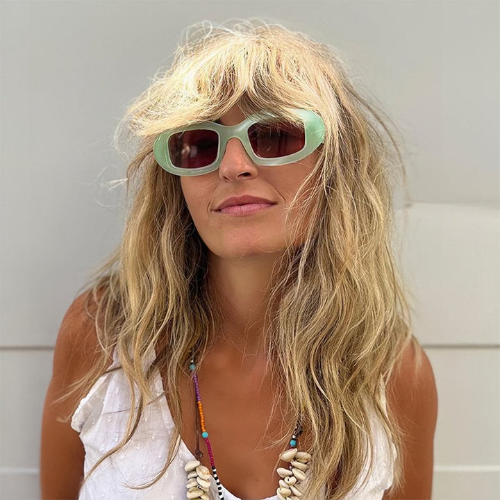 Dame Modisk solbrille med myk, buet ramme Luvikno
