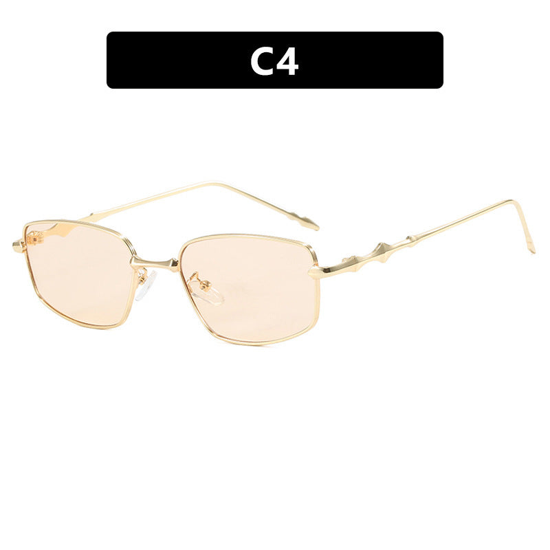 Dame moteriktig kvadratisk solbrille i unikt design Luvikno