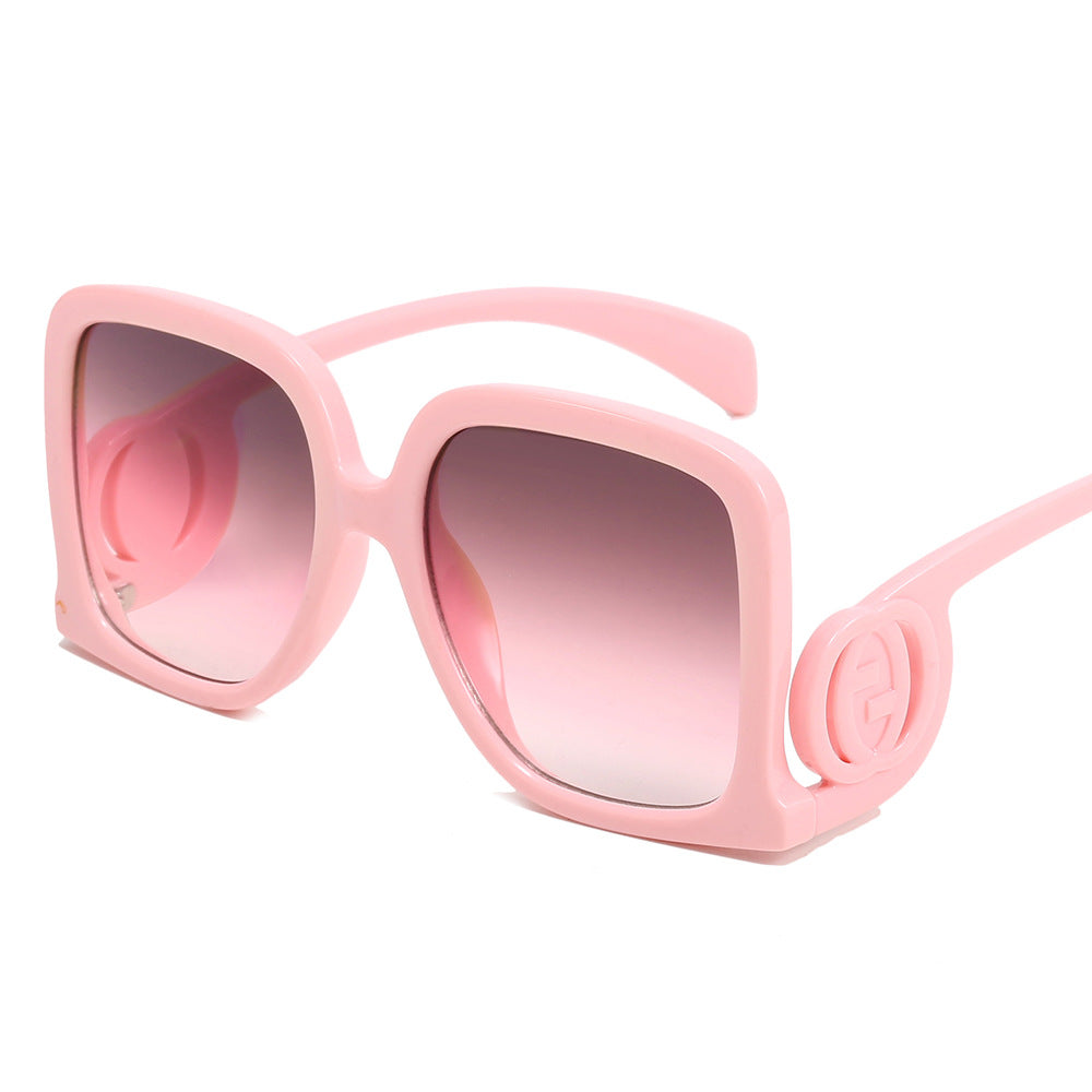 Dame solbrille i elegant kvadrat-design Luvikno
