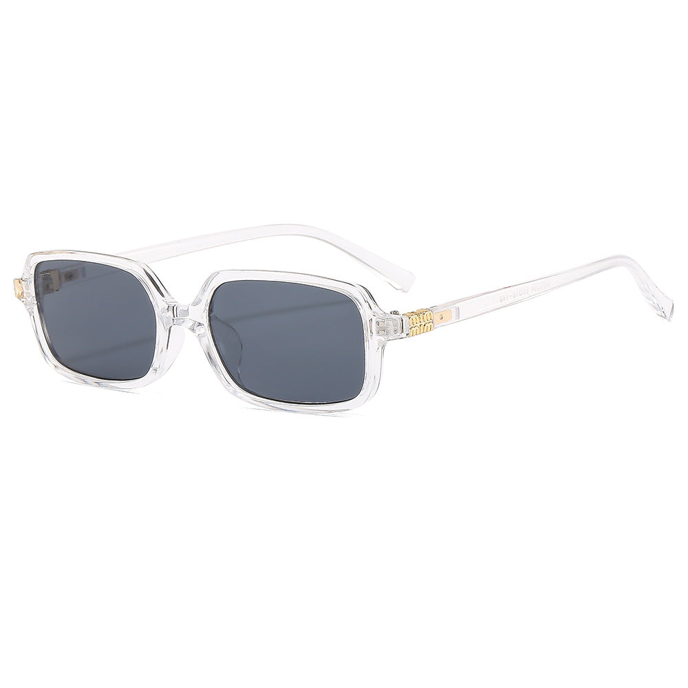 Dame moteriktig solbrille med elegant plastramme og originalt design Luvikno