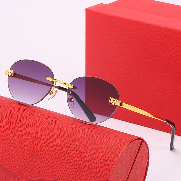 Dame oval solbrille med luksuriøse metalliske aksenter Luvikno