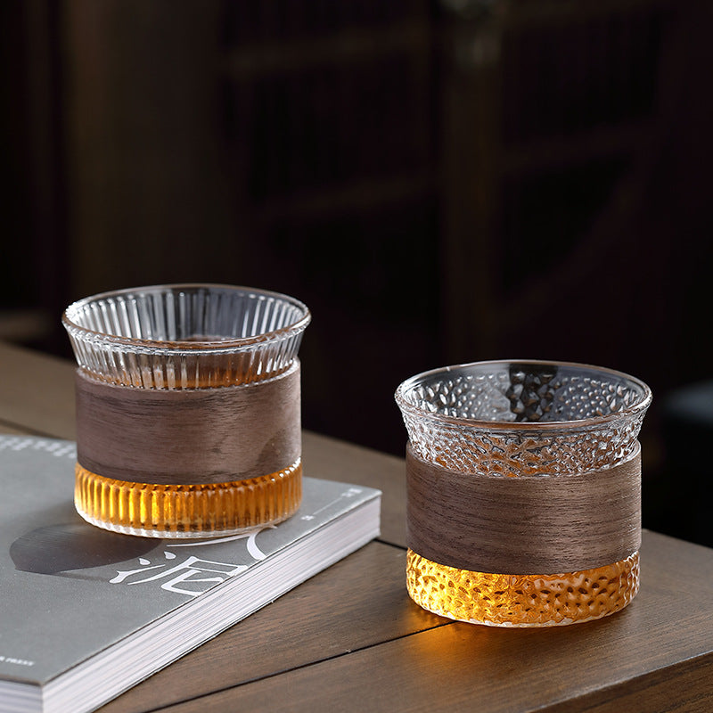 OakFlow Whisky Tumbler – Håndlaget glass med trefinish | Luvikno