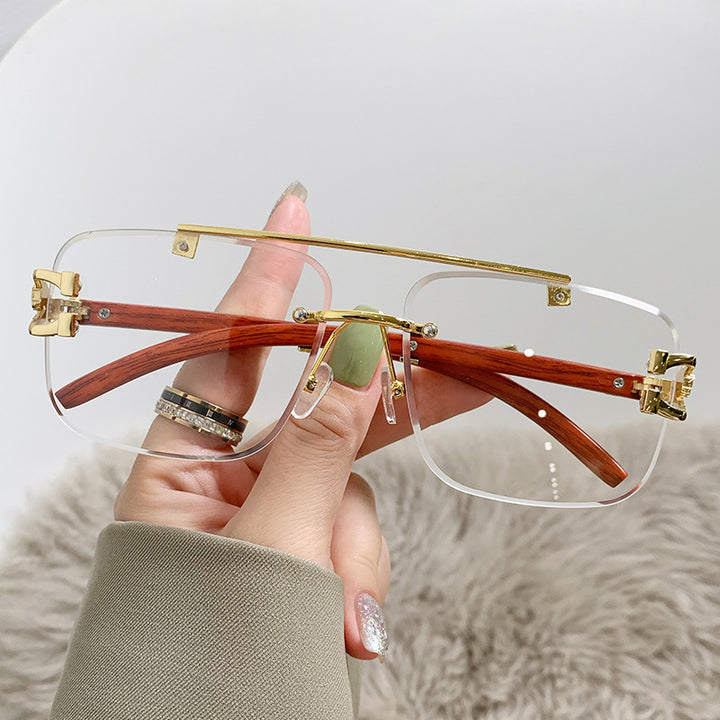 Dame moteriktig brille med stilfull treramme Luvikno