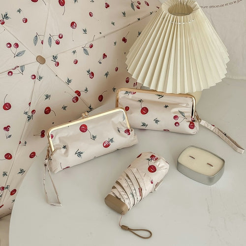 Damer elegant foldeparaply med blomsterdesign og praktisk etui Luvikno