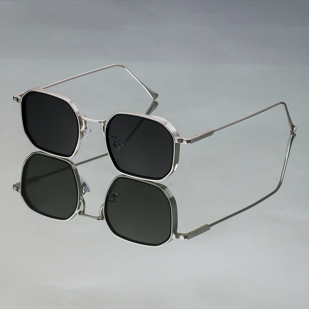 Dame moteriktig solbrille med stilfull, firkantet ramme og UV-beskyttelse Luvikno