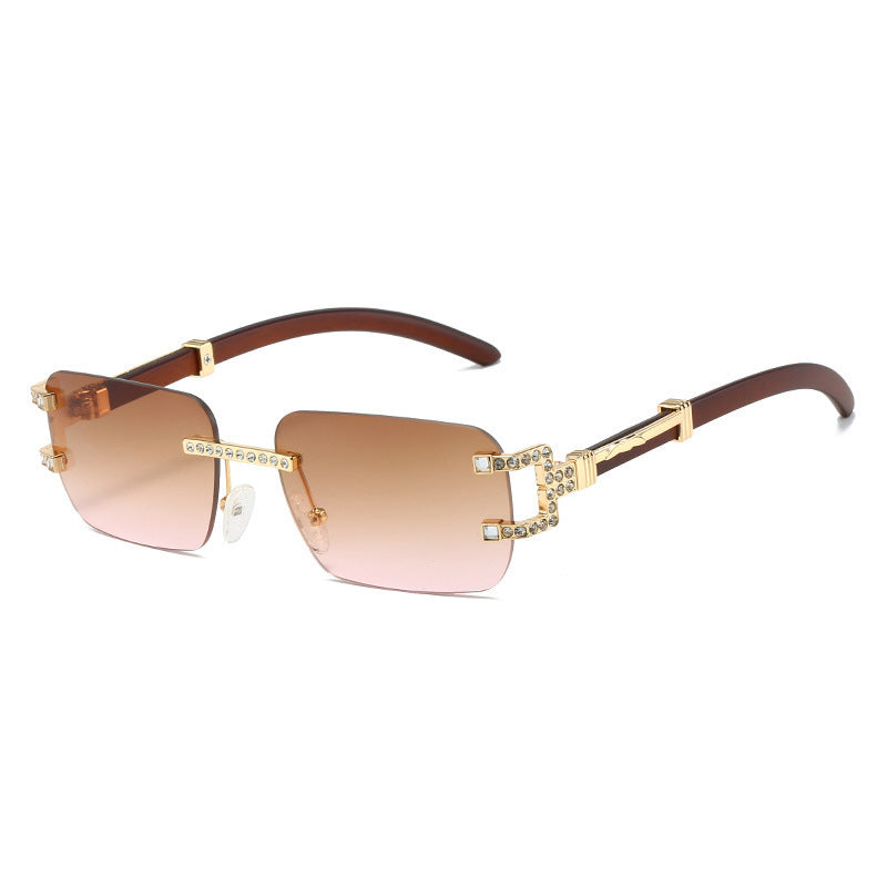 Dame designer solbrille med unik smykkedetalj Luvikno