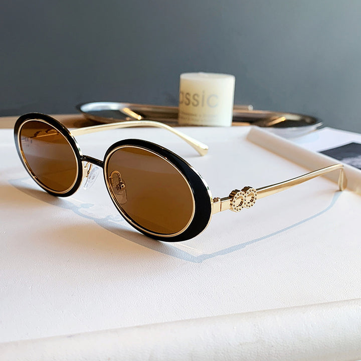 Dame moteriktig solbrille med stilfullt oseanisk design Luvikno