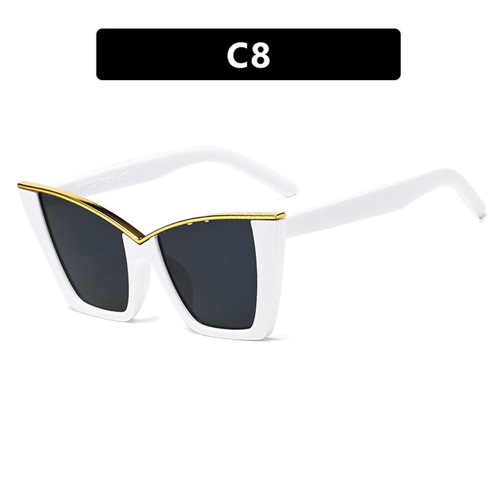 Dame ekstravagant solbrille med unik design og gullige aksenter Luvikno