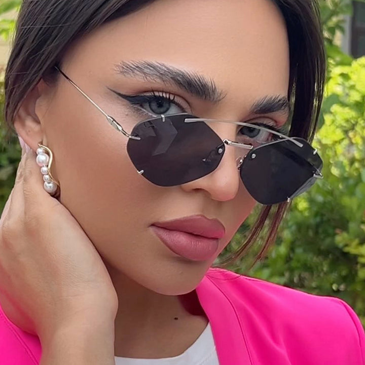 Dame geometrisk solbrille med ultralett metallramme Luvikno