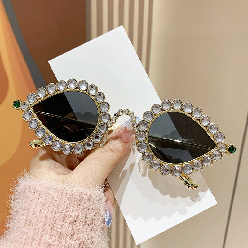 Dame Glamourøse solbriller med glitrende strass-detaljer Luvikno