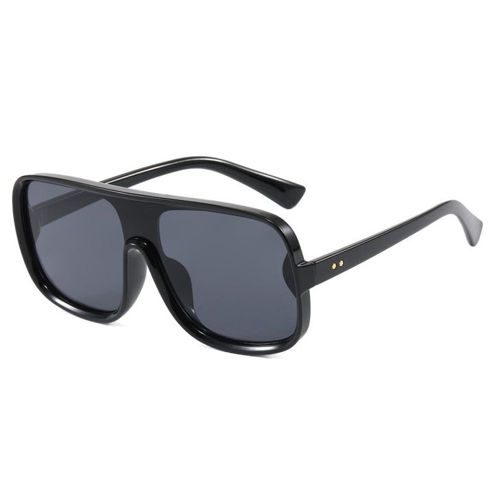 Dame fashionable oversized solbriller i futuristisk design Luvikno