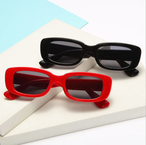 Dame moteriktig solbrille med trendy havskjell-design Luvikno