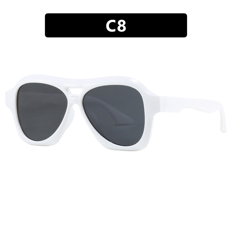 Dame moterik solbrille i innovativ design med bred ramme Luvikno
