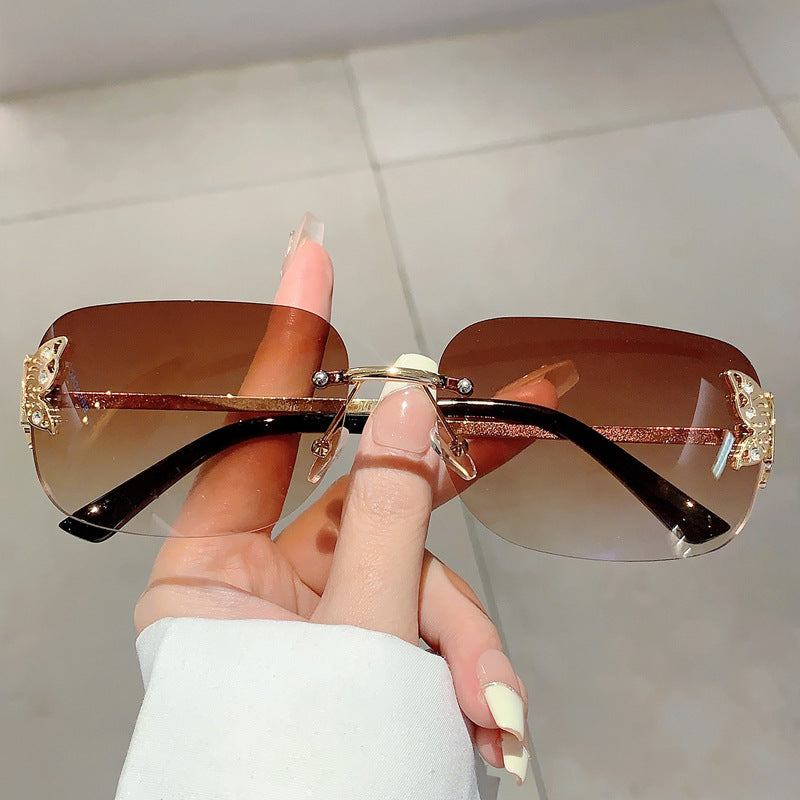 Dame moteriktig solbrille med filigran sommerfugldesign og beskyttende glass Luvikno
