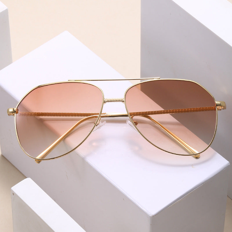 Dame trendy aviator solbriller med subtil fargegradient Luvikno