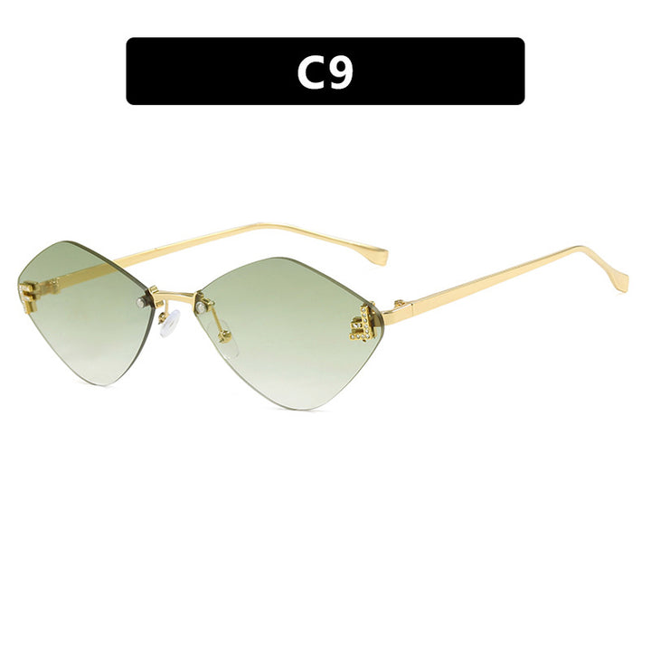 Dame geometrisk solbrille i ekstravagant design med gradiertede glass Luvikno