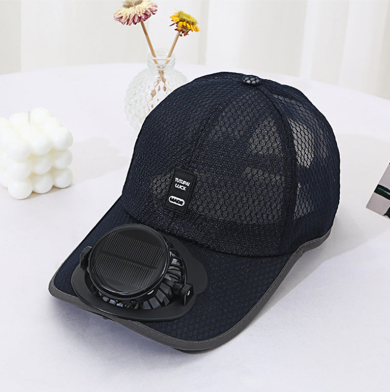 Ventilert baseball cap med integrert solfan i visiret og pustende nett Luvikno