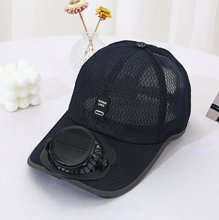 Ventilert baseball cap med integrert solfan i visiret og pustende nett Luvikno