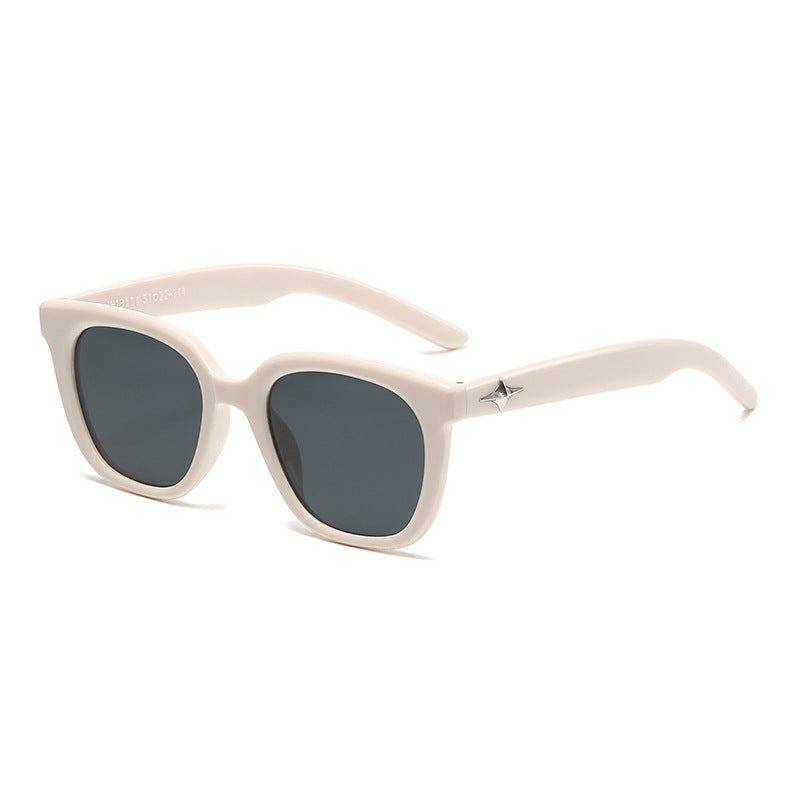 Dame moderne firkantet solbrille med stilfull ramme Luvikno