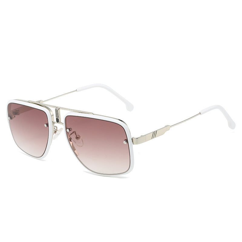 Dame moteriktig oversized solbrille med gull detaljer Luvikno