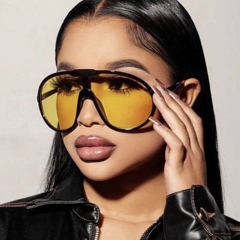 Dame futuristisk gjennomsiktig solbrille med elegant form Luvikno