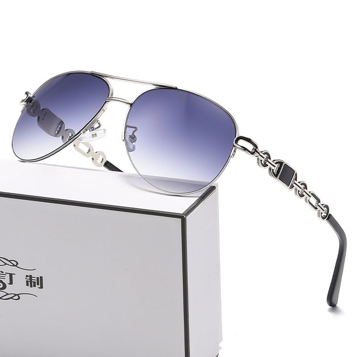 Dame aviator solbrille med moteriktig kjededetalj Luvikno