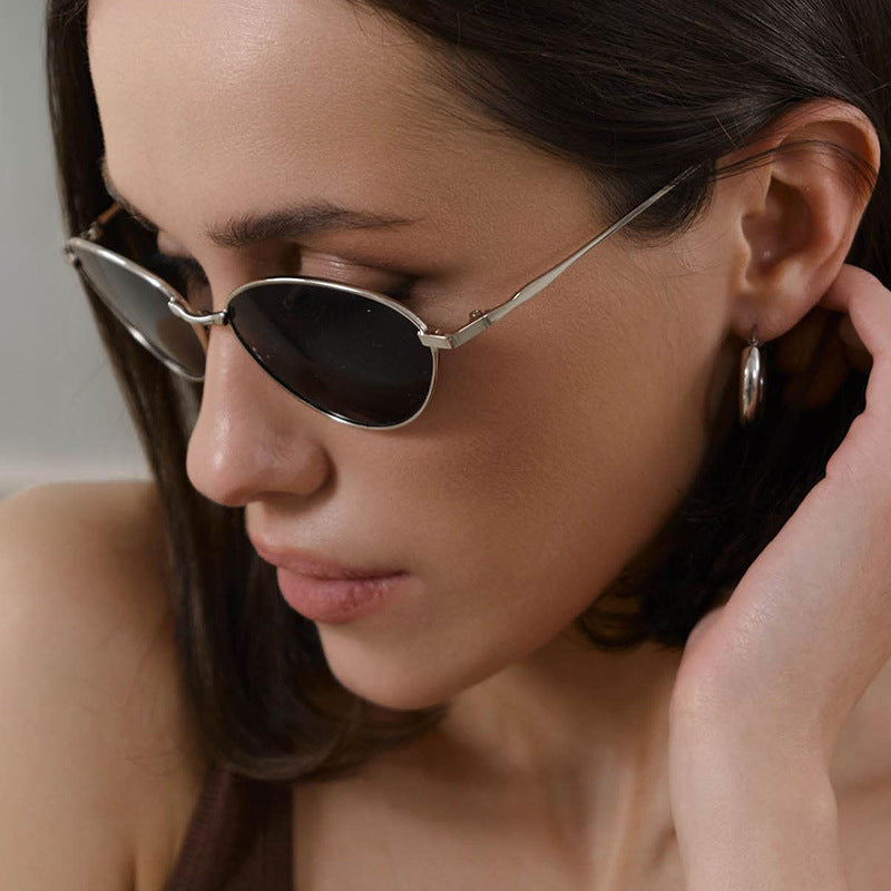 Dame fashionable solbriller i elegant oval design Luvikno