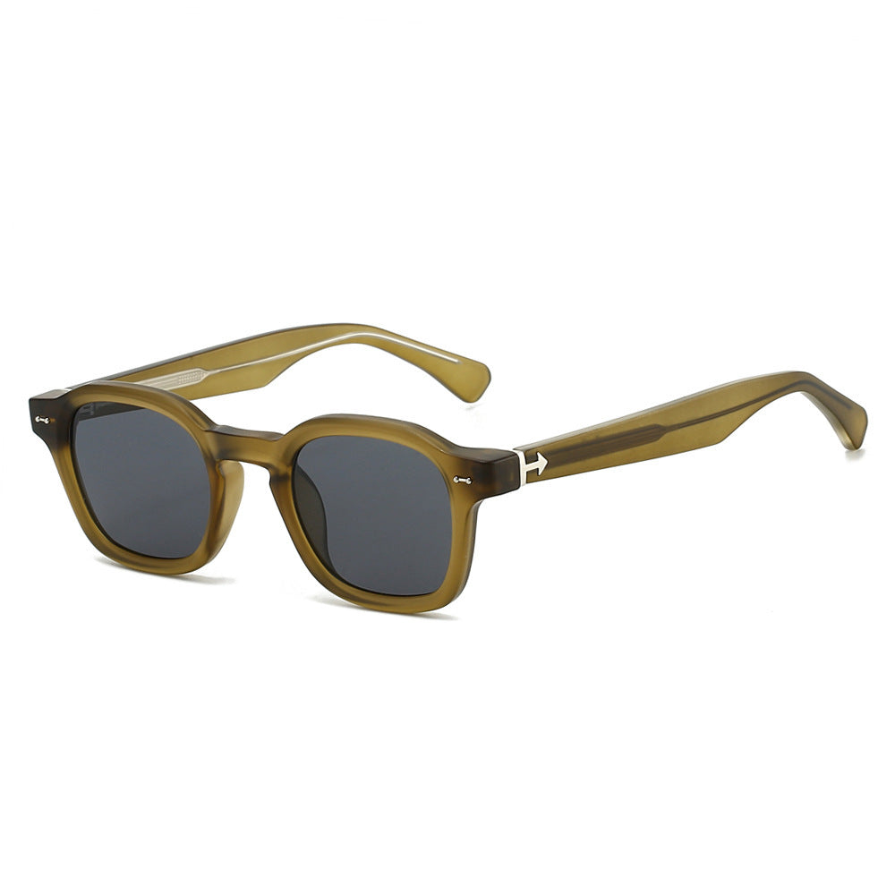 Dame moteriktig solbrille i unikt, kvadratisk design Luvikno