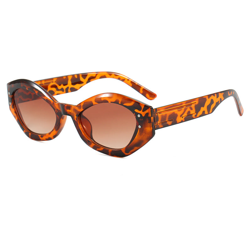Dame Cat-Eye solbriller med moderne design og bred ramme Luvikno