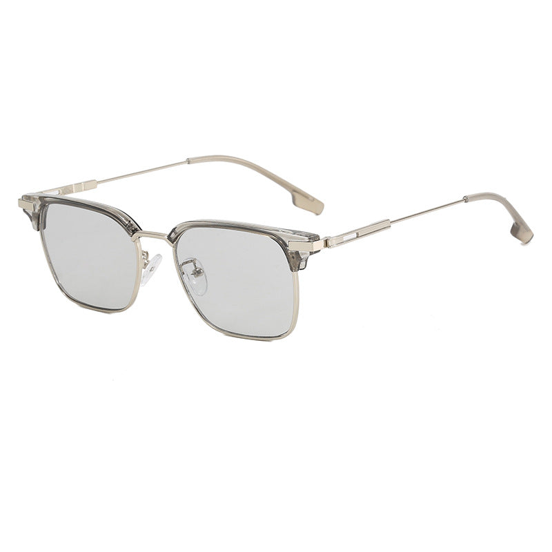 Dame kvadratisk solbrille med lett metallramme og brede stenger Luvikno