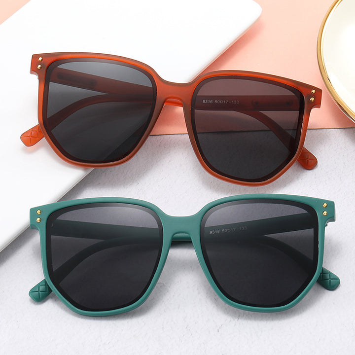 Dame moteriktig oversized solbrille med robust plastramme Luvikno