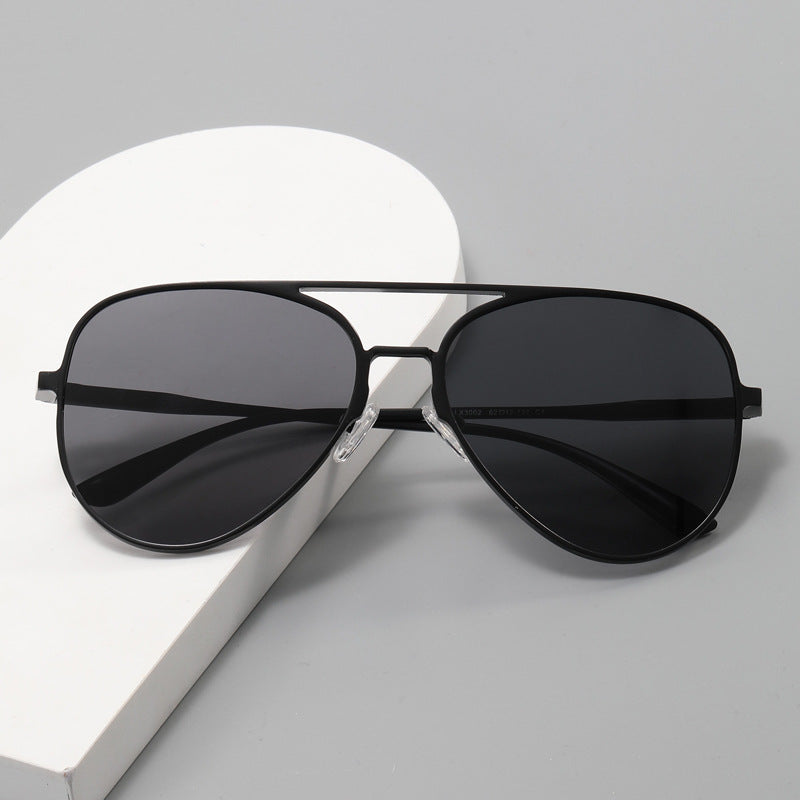 Dame pilot solbrille med UV-beskyttelse og elegant ramme Luvikno