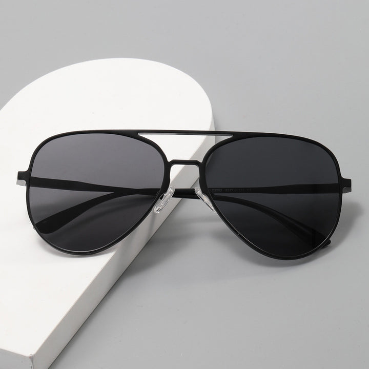 Dame pilot solbrille med UV-beskyttelse og elegant ramme Luvikno