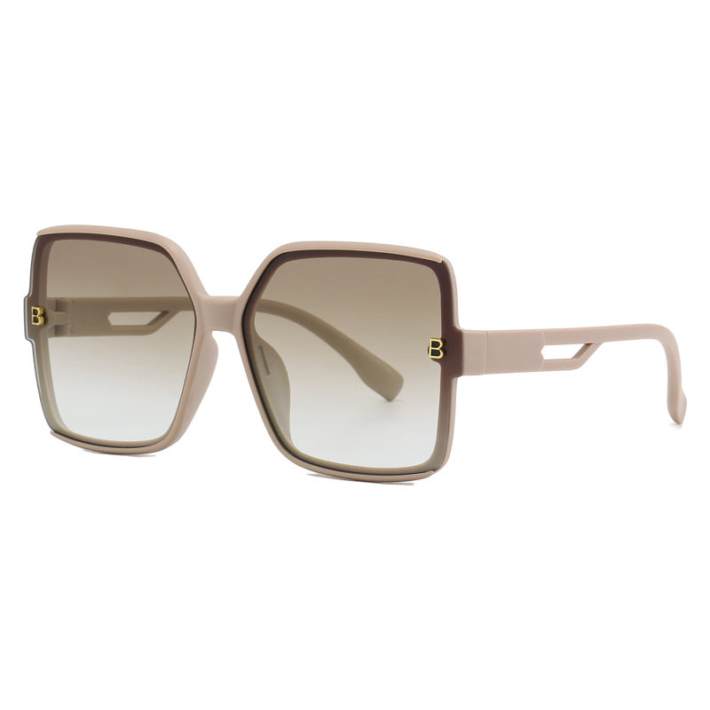 Dame moteriktig oversized solbrille med ekstravagante aksenter Luvikno