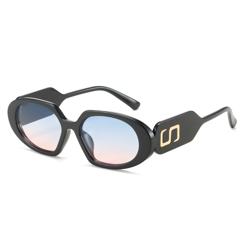 Dame moteriktig solbrille med unikt design og stilfull logo Luvikno