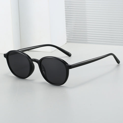 Dame moteriktig solbrille i klassisk ovaldesign Luvikno