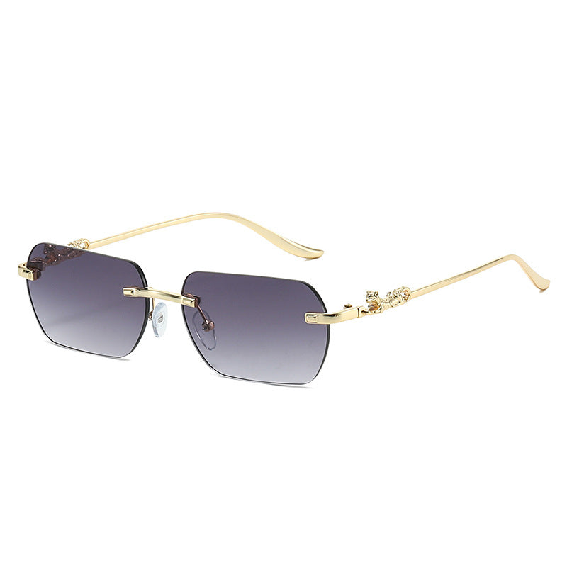 Damer elegant halvmellomrammebrille med dekorative detaljer Luvikno