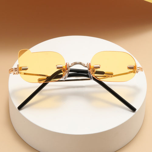 Damer eksklusiv modisk solbrille med glinsende metallramme Luvikno
