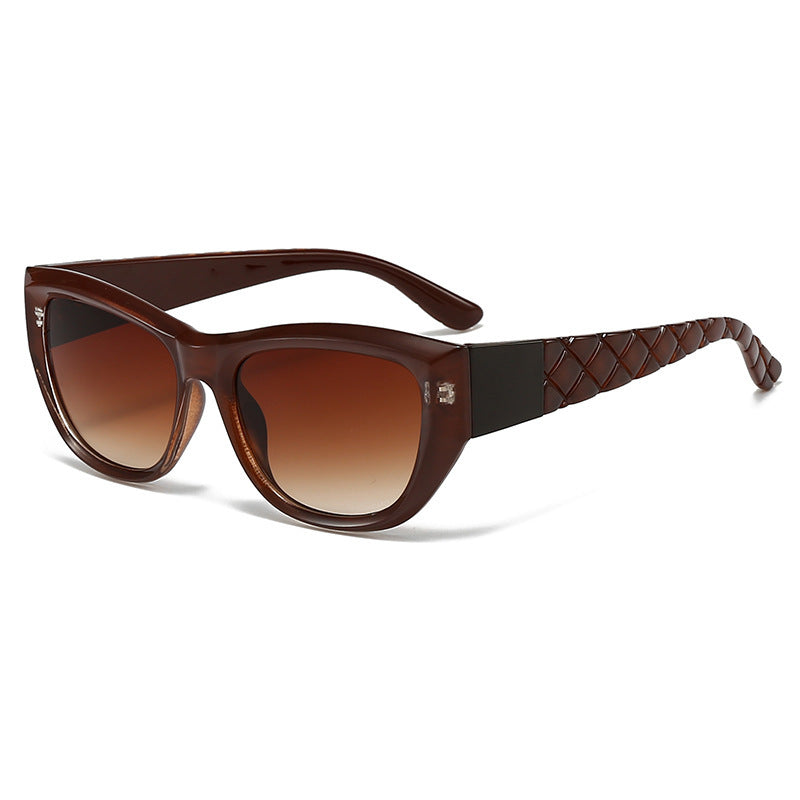 Dame Cat-Eye solbrille med elegant, transparent ramme Luvikno