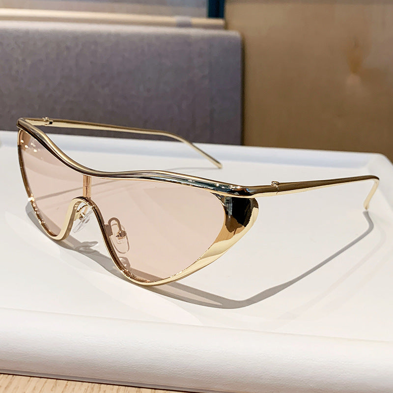 Damer futuristiske oversized solbriller med markant design Luvikno