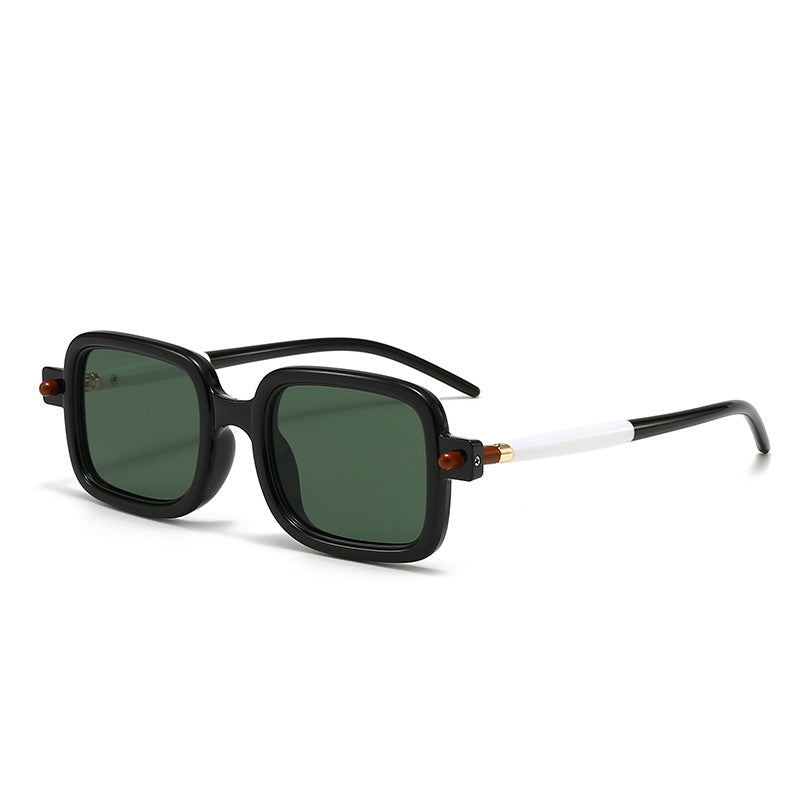 Dame moteriktig kvadratisk brille med stilige detaljer Luvikno