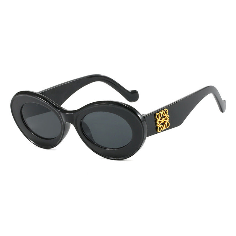 Dame fashionable solbriller med oval ramme og gullakenter Luvikno