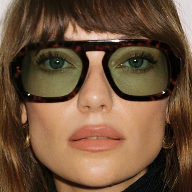 Dame moderne oversized solbriller i kantet design Luvikno