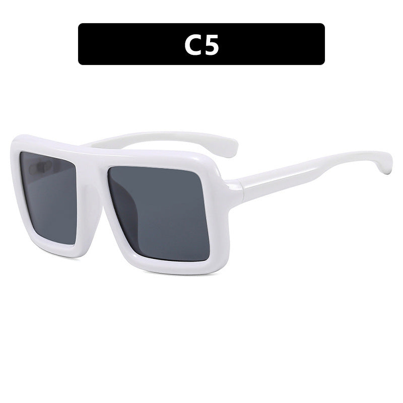 Dame solbrille i moderne, rektangulære design med høy UV-beskyttelsesfunksjon Luvikno