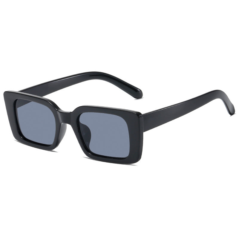 Dame moteriktig kvadratisk solbrille med bred, blank ramme Luvikno