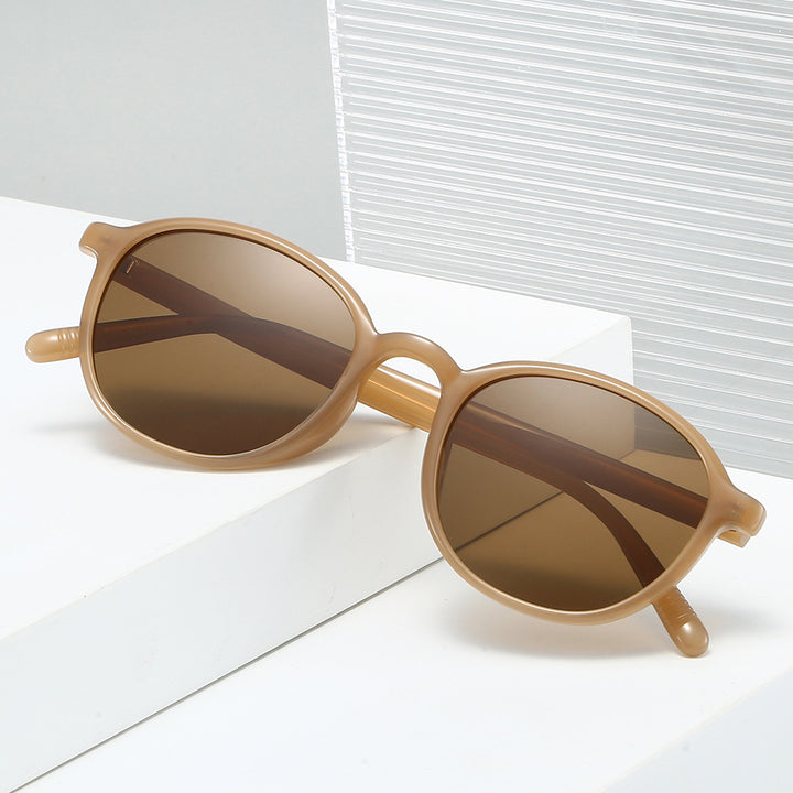 Dame moteriktig solbrille i klassisk ovaldesign Luvikno