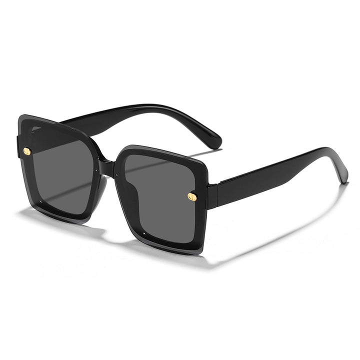Dame moteriktig solbrille med kvadratisk design og høykvalitets ramme Luvikno