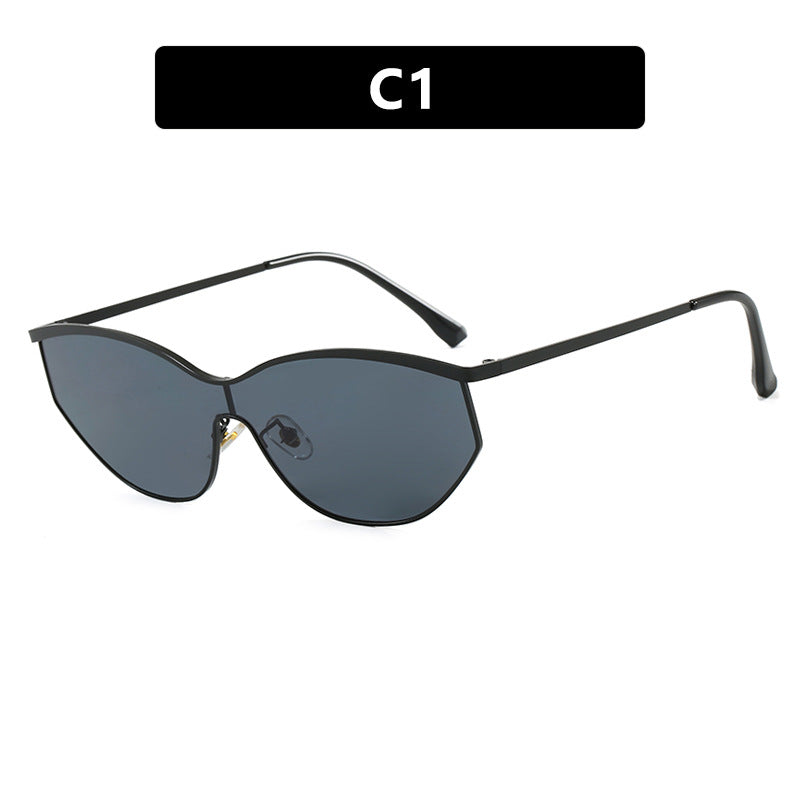 Dame Cat-Eye solbrille i moderne design med beskyttende UV-filter Luvikno