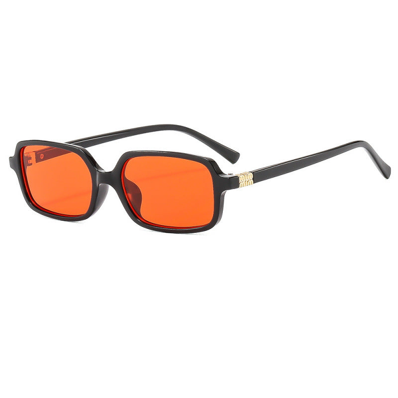 Dame moteriktig lesebrille i moderne kvadratisk design Luvikno